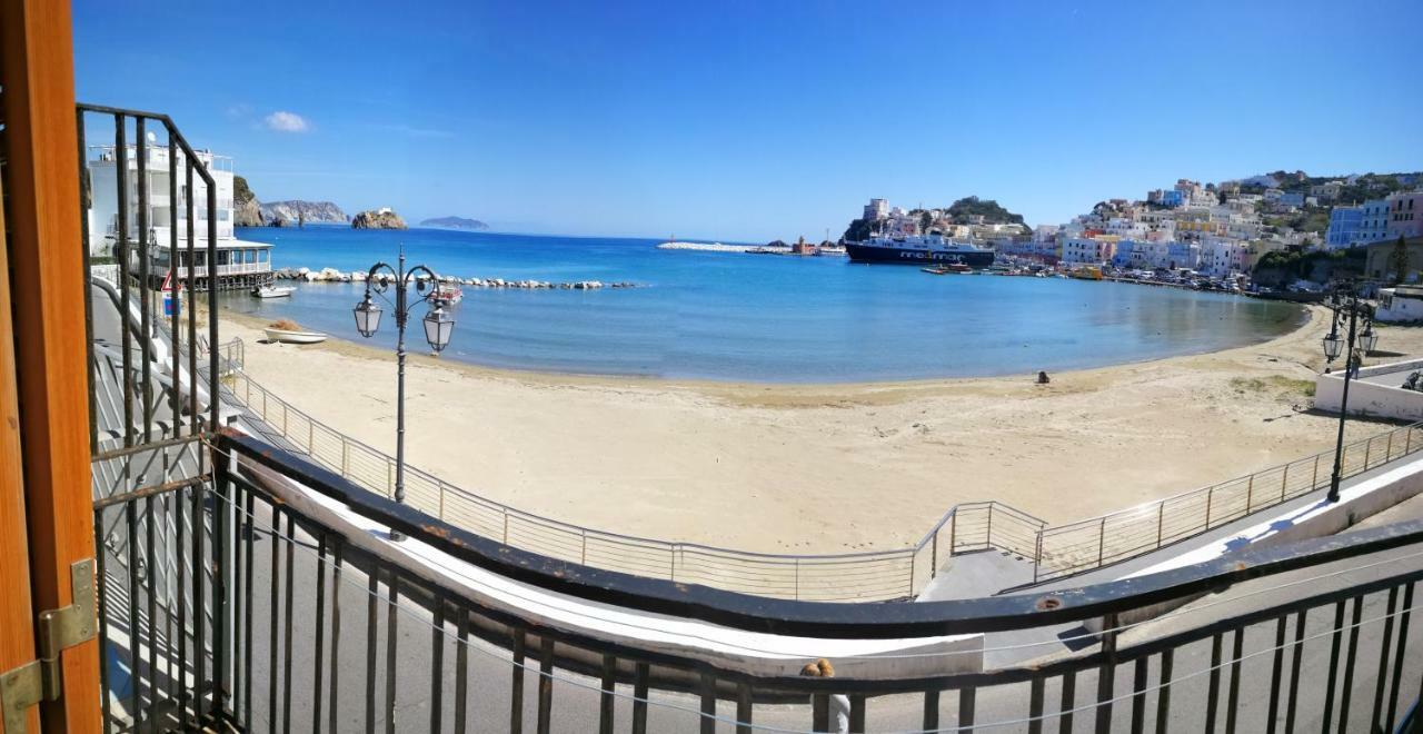Hotel Visitponza - Le Stanze Sulla Spiaggia Exterior foto