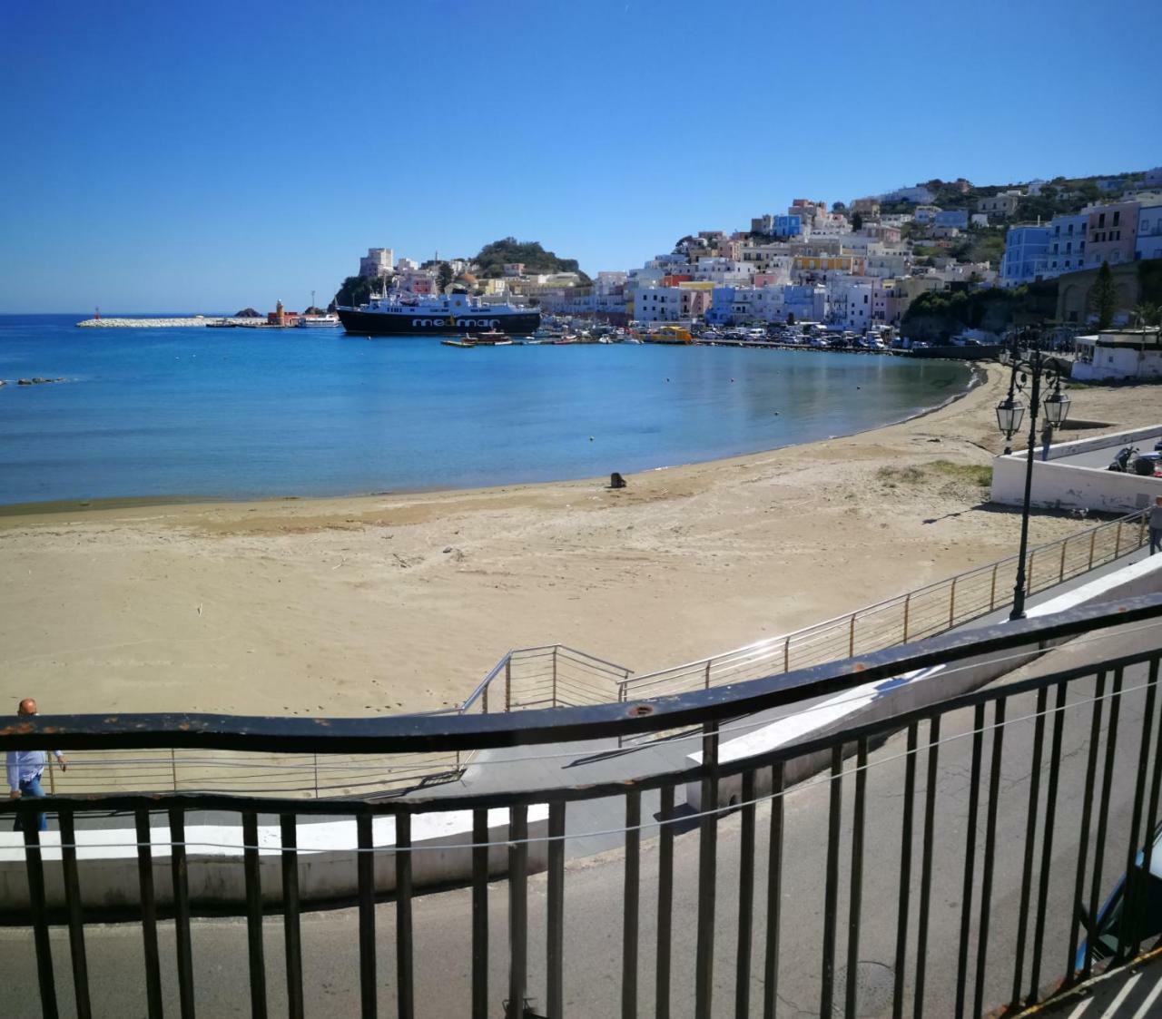Hotel Visitponza - Le Stanze Sulla Spiaggia Exterior foto