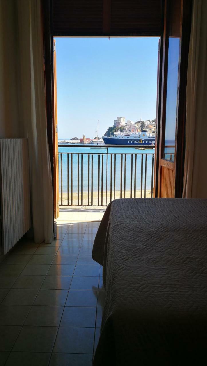 Hotel Visitponza - Le Stanze Sulla Spiaggia Exterior foto