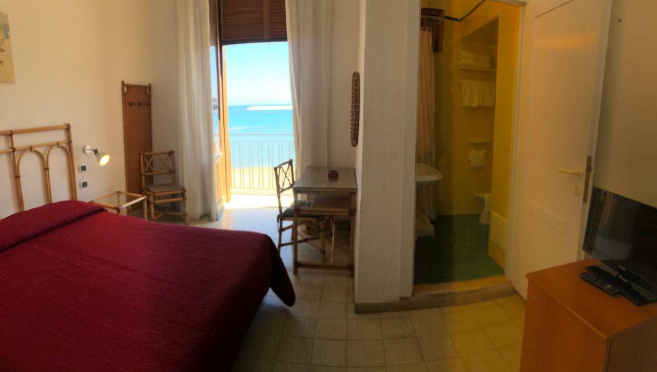 Hotel Visitponza - Le Stanze Sulla Spiaggia Exterior foto